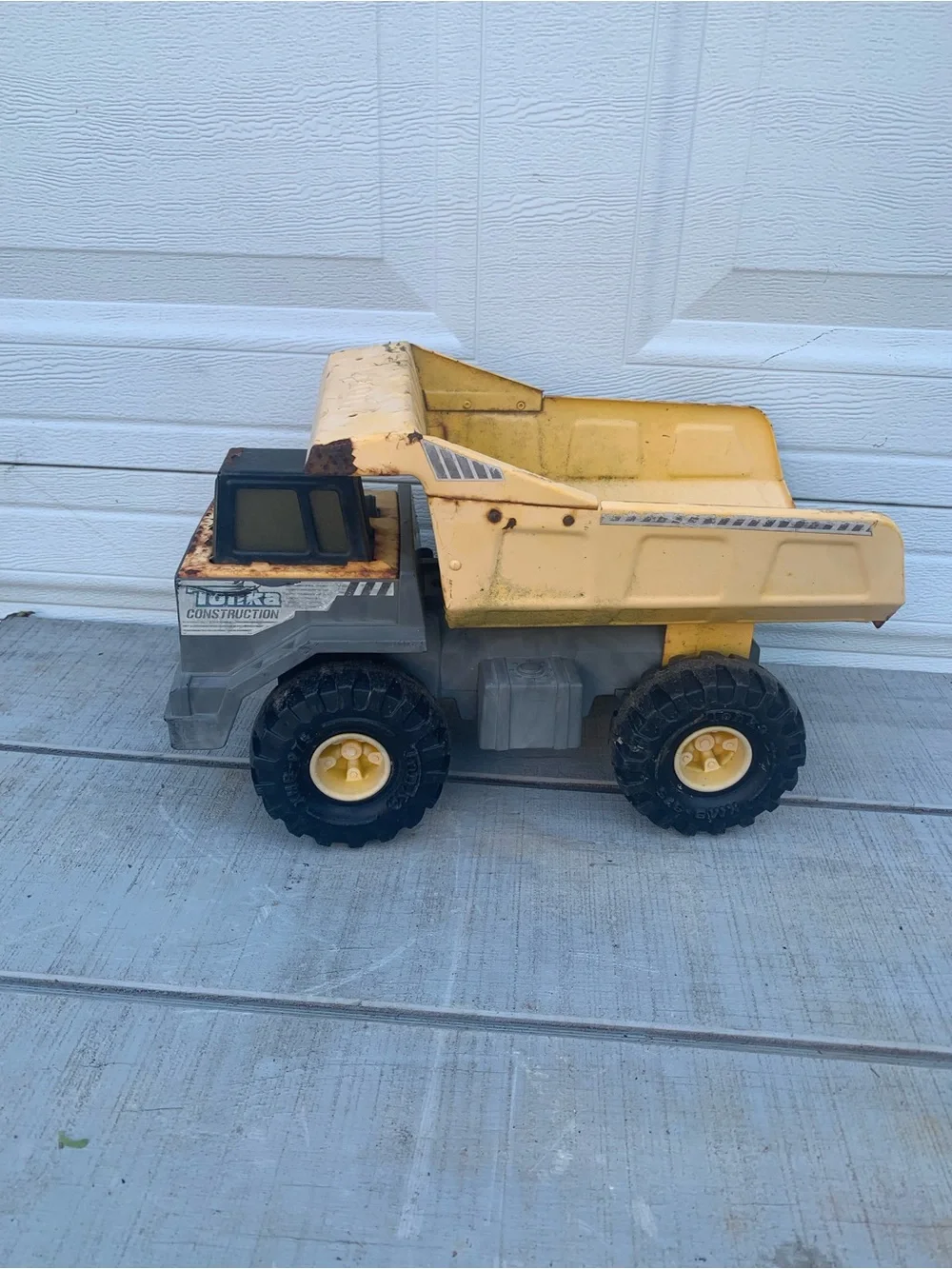 Vintage 1999 Mighty Tonka Dump Truck Model 768 Pressed Steel XMB-975